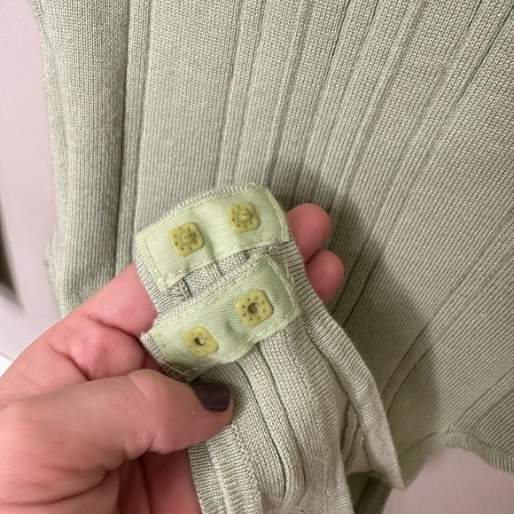 PrettyLittleThing Green Contrast Binding Knit Bodysuit - Picture 8 of 9